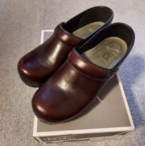 Dansko  clog dark brown, slip resistant size 38. Some wear around toe of shoe